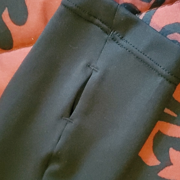 Frost Streetwear crop workout top - Picture 4 of 6